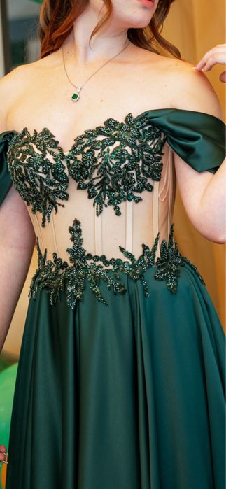 Абитуриентска рокля