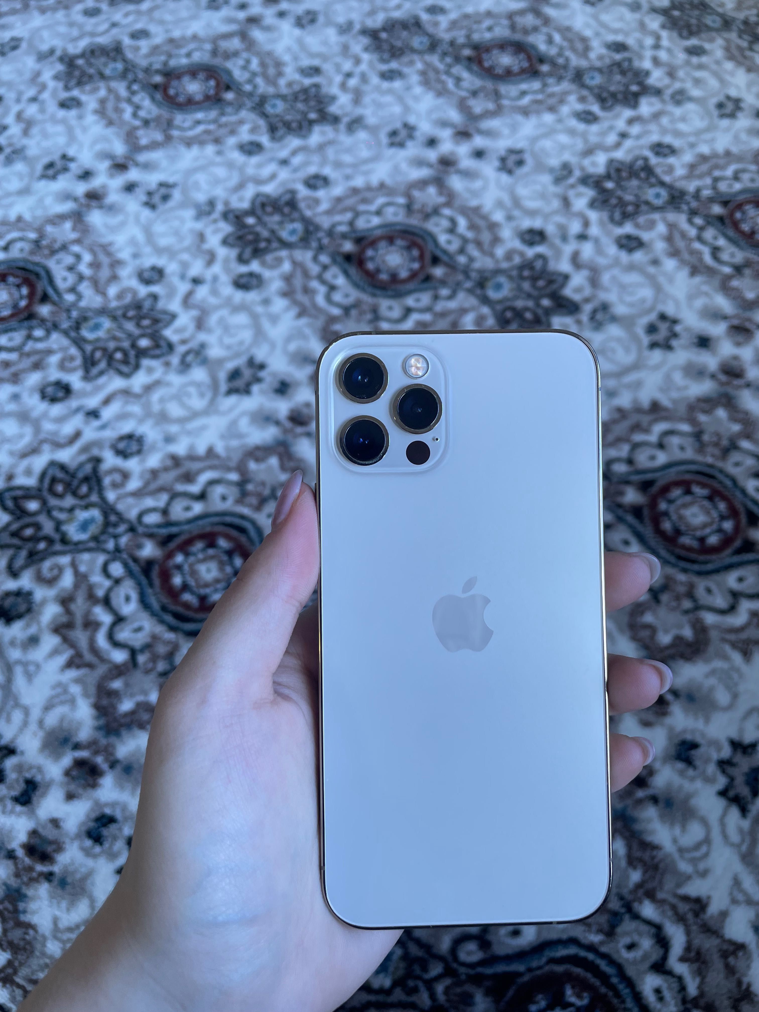 Iphone 12 pro сотилади