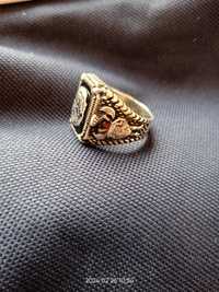 Сребърен пръстен с Богородица.