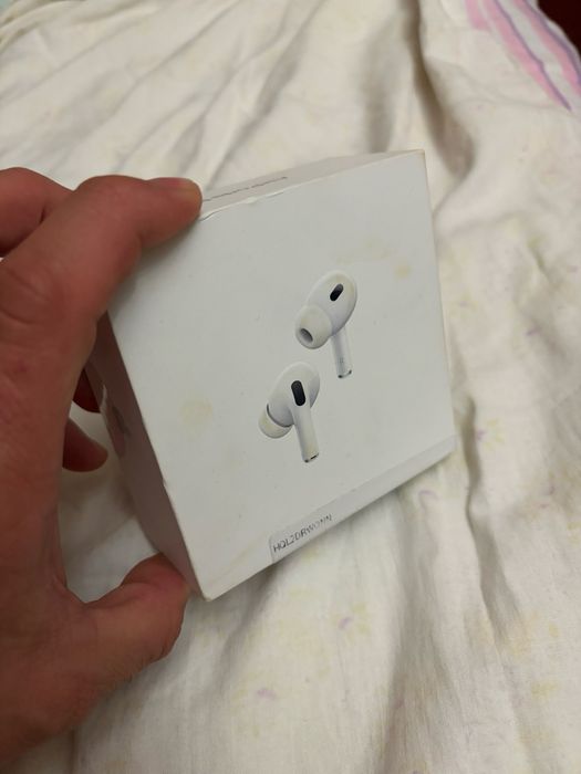 Оригинални слушалки Apple  AirPods 2Pro.
