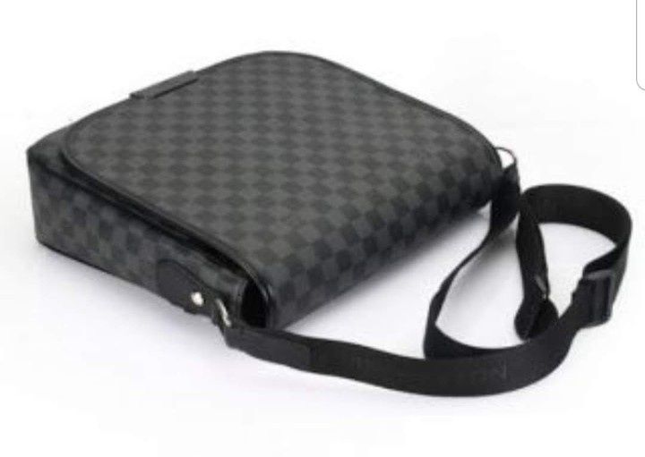 Set geanta crossbody unisex+curea, saculet, etichetă