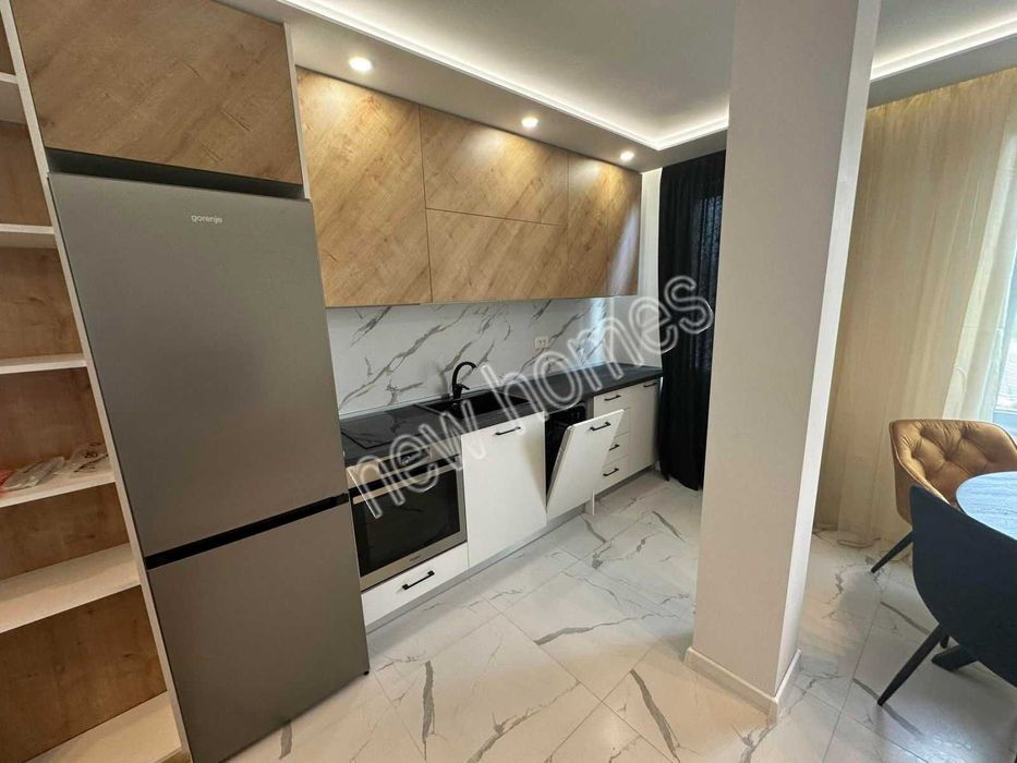 Продава се Тристаен апартамент в Пловдив, Младежки Хълм - 94 кв.м за 2181 €/кв.м - Снимка #3