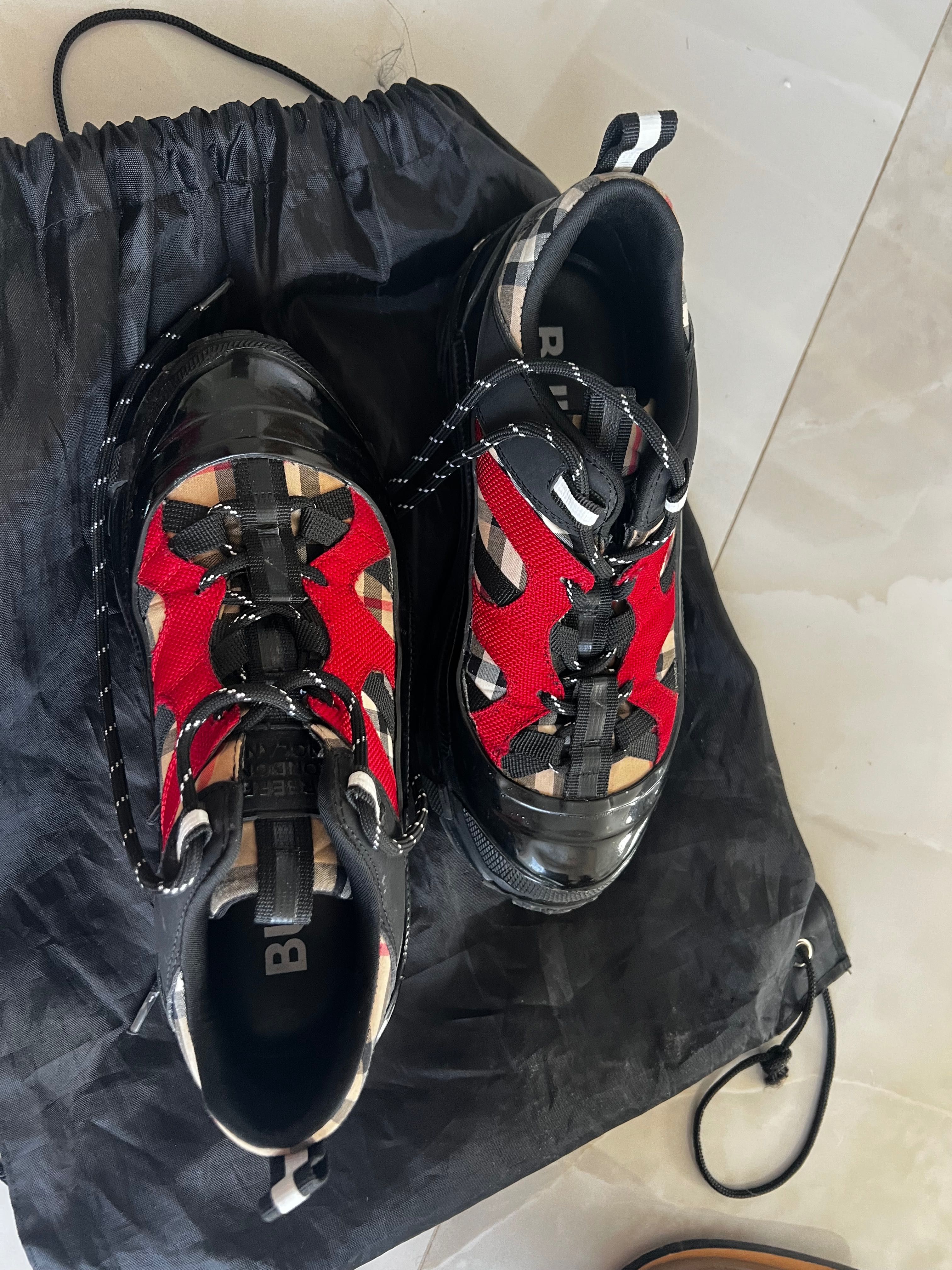обувки Burberry/shoes