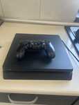 Vând PS4 Slim 1TB + 1 manetă – stare foarte bună!