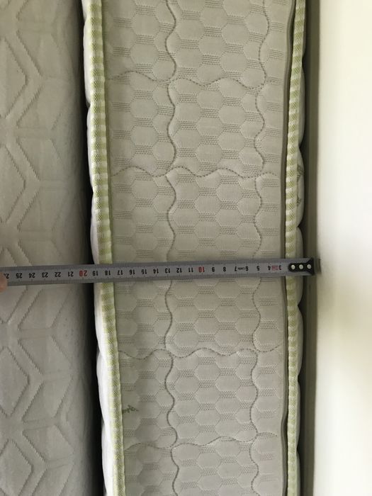 Vand saltea stare foarte buna 140 x 200 cu Memory