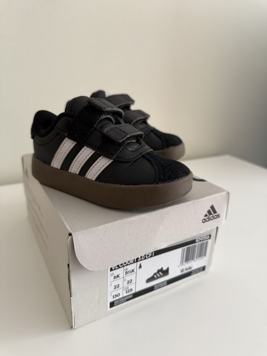 Детски спортни обувки Adidas