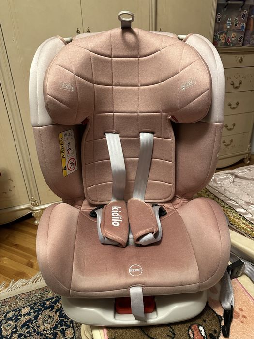 Детское автокресло розовое