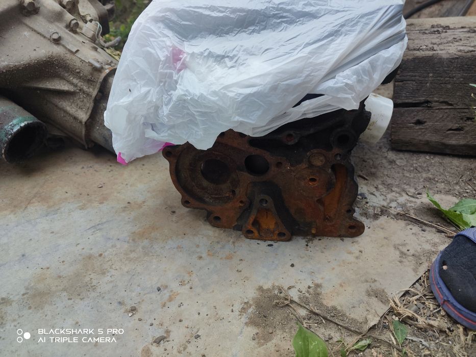 Продам блок с поршнями 1.8