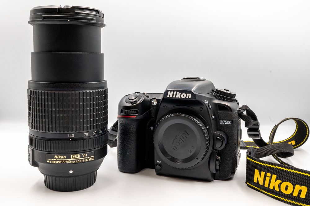 Nikon D7500 Aparat Foto DSLR Kit Obiectiv 18-140mm + 3 FILTRE