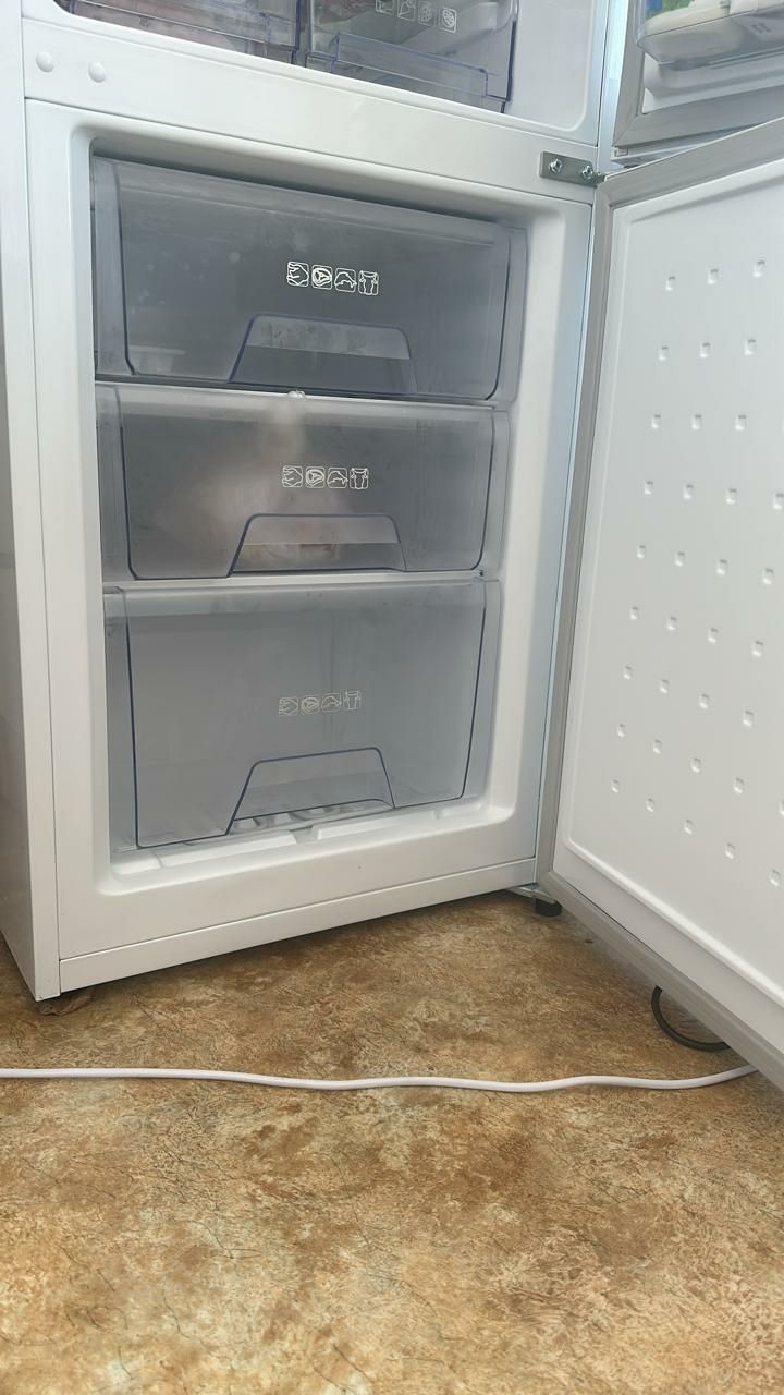 Продам холодильник,стиральная машина новая пользовалась только месяц