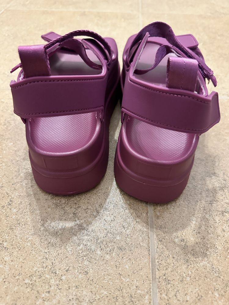 Сандали по модел UGG в лилав цвят