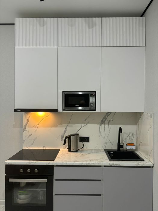 Продам кухню без техники 250000