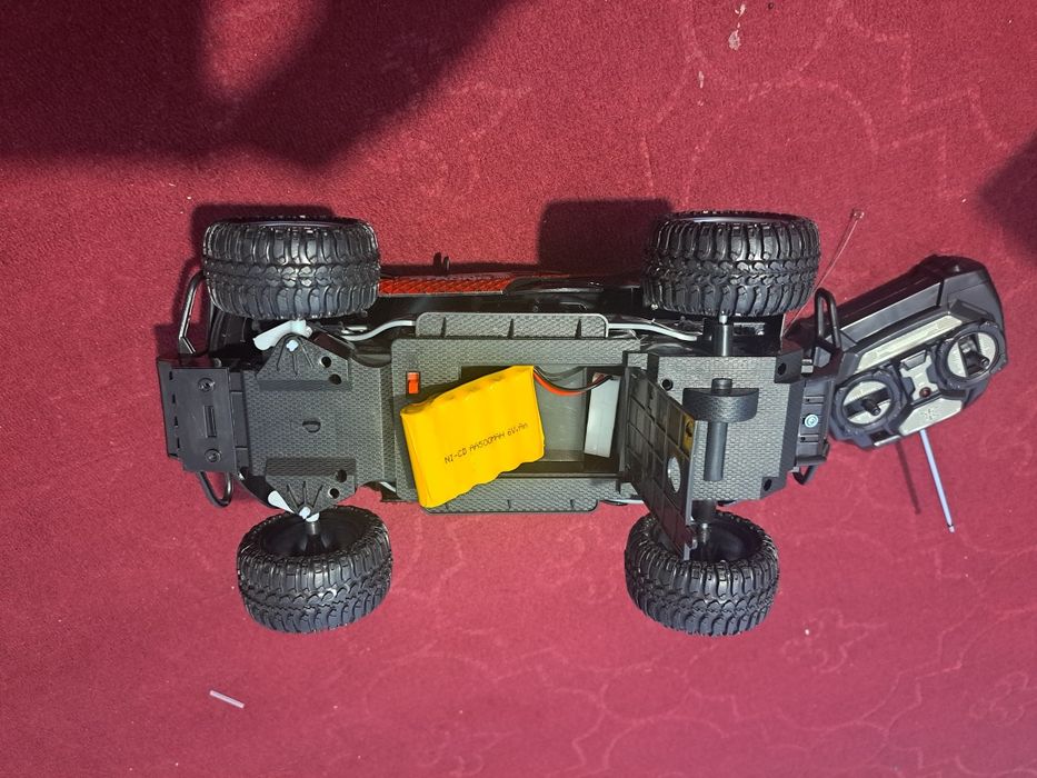 Bolalar uchun pultli mashina