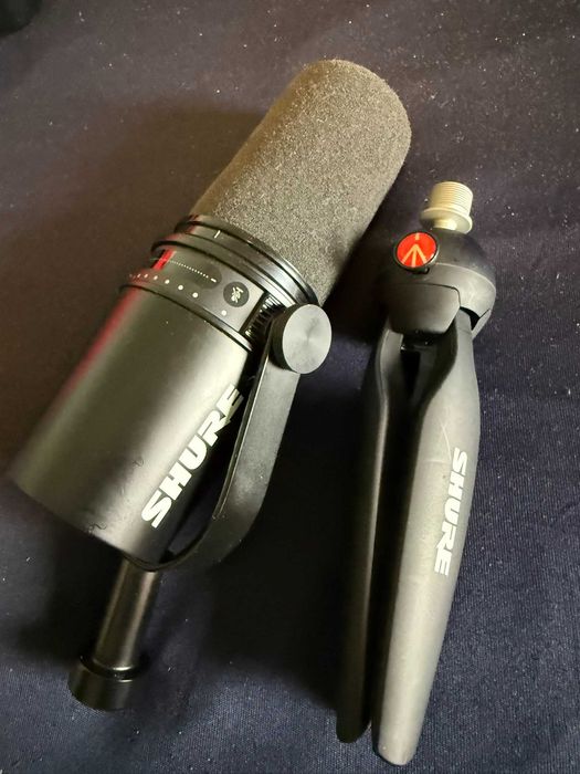 Microfon Shure MV 7 podcast + brat Elgato Wave Mic Arm High Rise