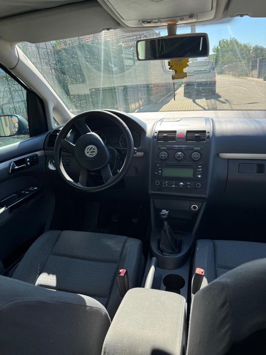 Vand vw touran in stare buna