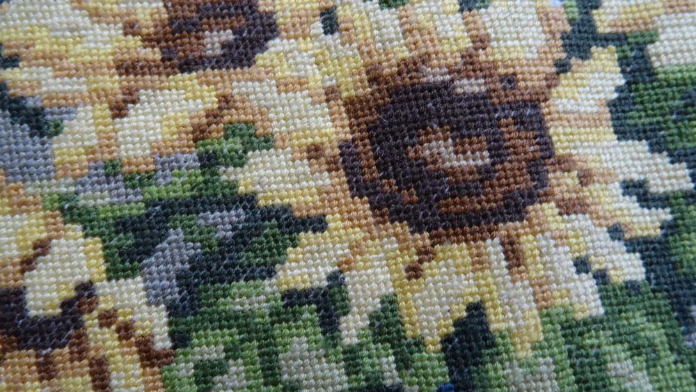 гоблен ваза със слънчогледи