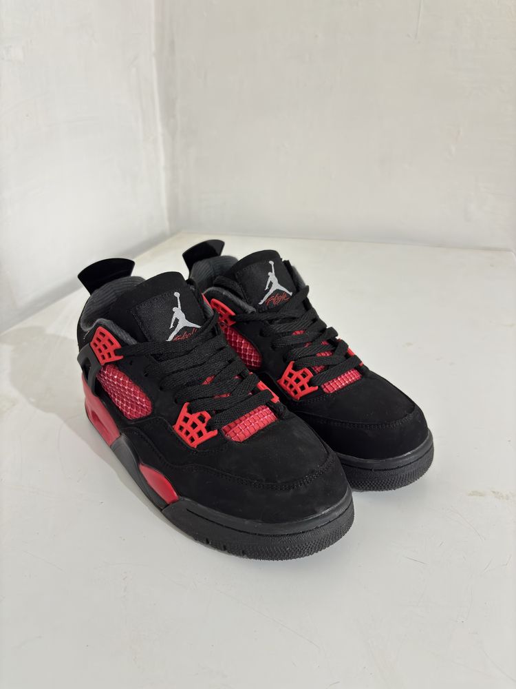 Кросс Air Jordan 4 Retro Red Thunder