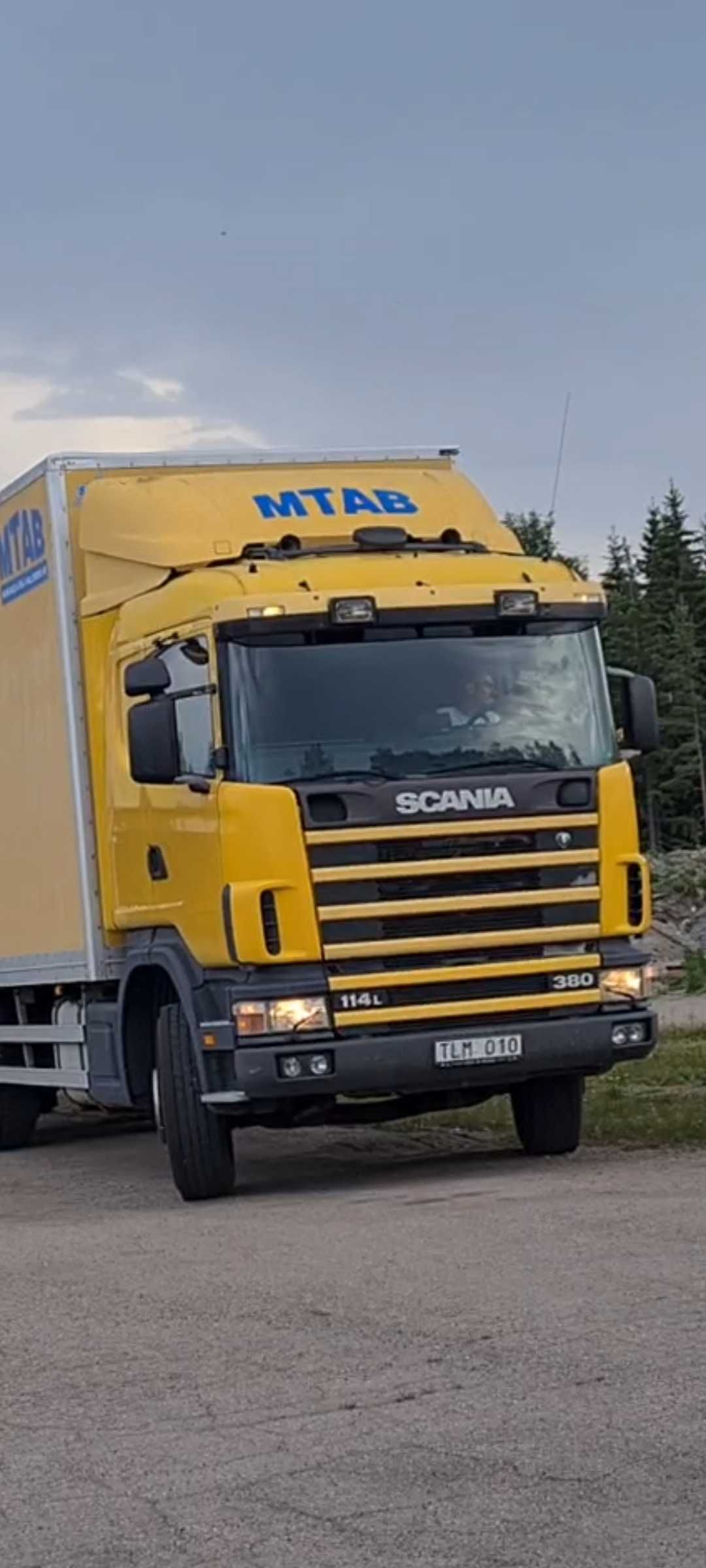 Skania R114 със специална каросерия за 21 EUR палетu