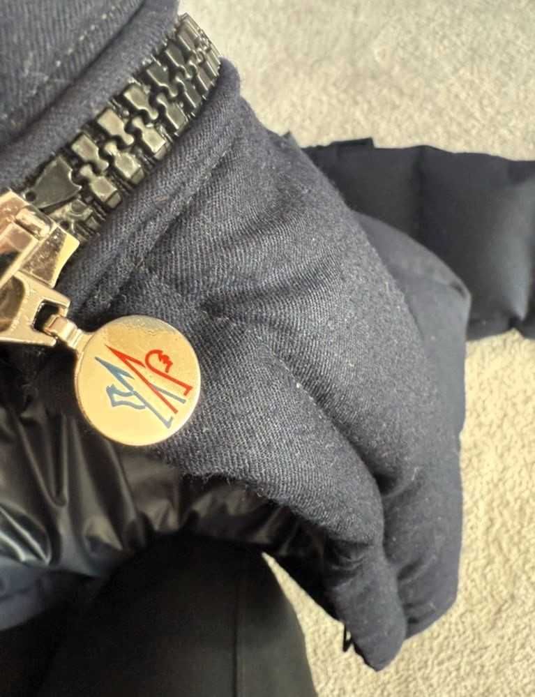 Vând geacă Moncler Montgenevre, NOUĂ și ORIGINALĂ, mărimea L