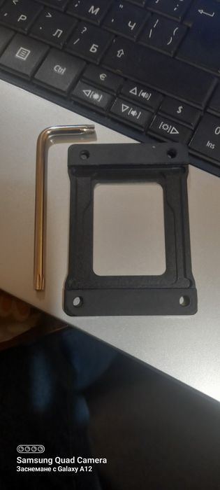 Продавам монтажна рамка сокет 1700