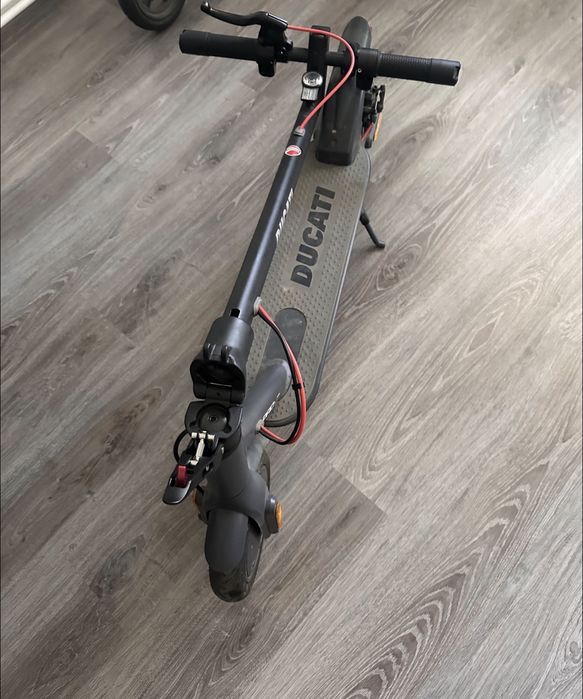 Trotineta Ducatti 25km H autonomie 30Km