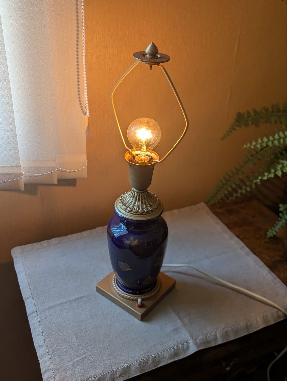 Продам винтажную настольную лампу