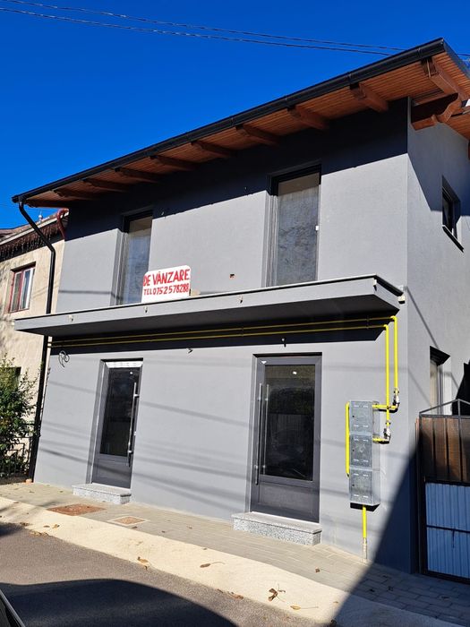 Vand sau inchiriez spatiu comercial si apartament
