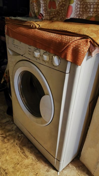 Продам нерабочую стиралку, Indesit