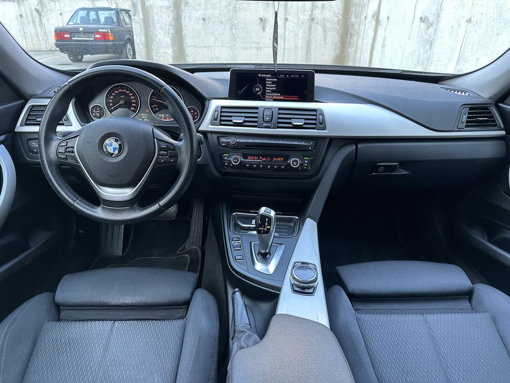 BMW 320D 143cp/Navi mare/Scaune incalzite/Climatronic