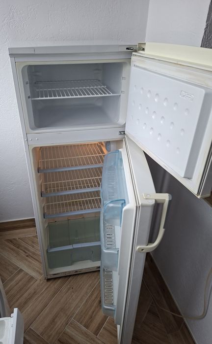 Vând frigider Arctic