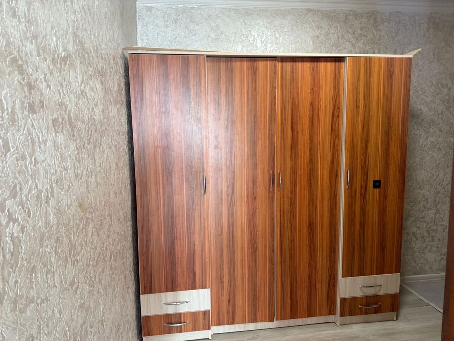 Продам шкаф, прихожку и диван