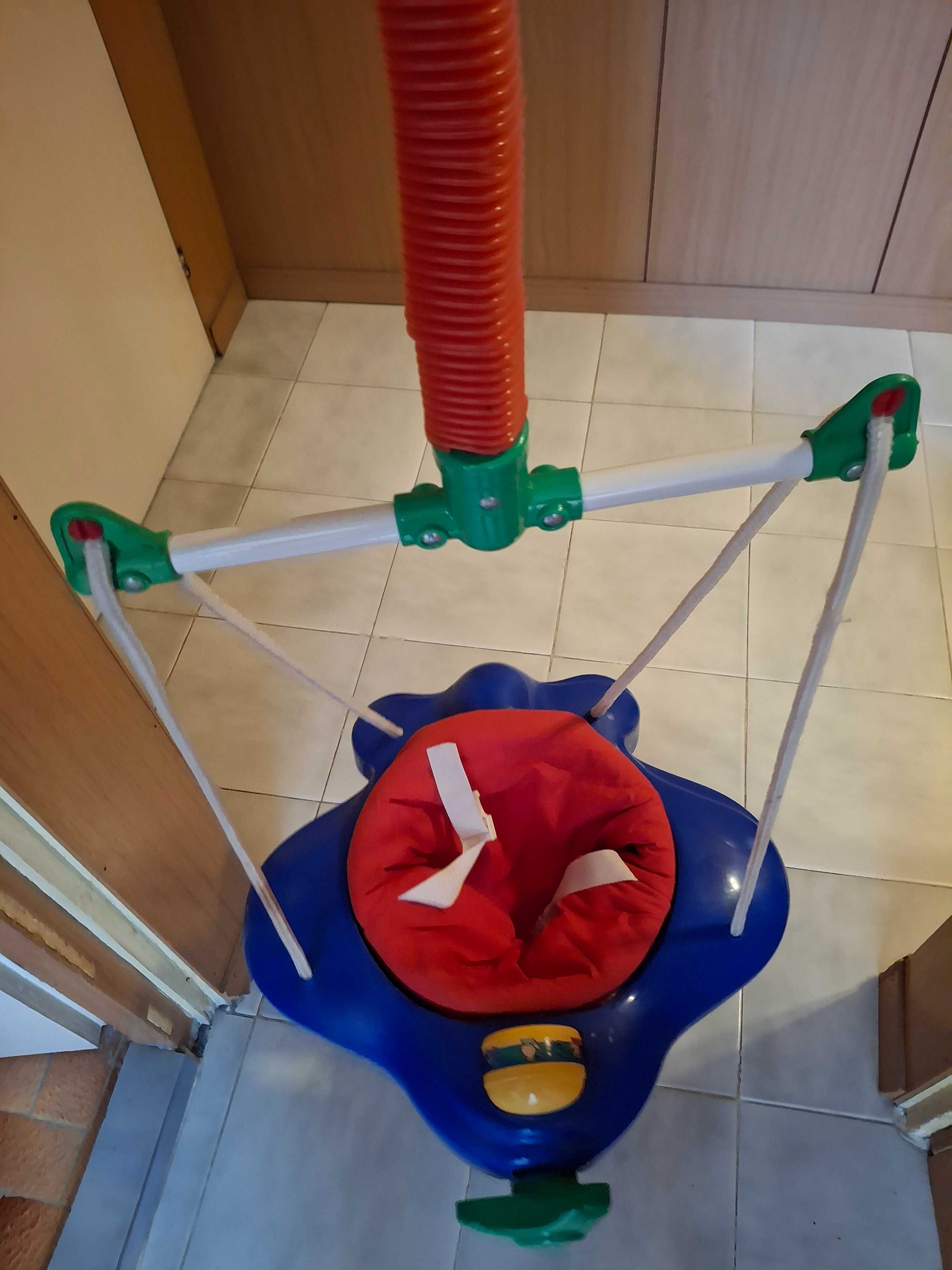 Детска люлка и играчка.