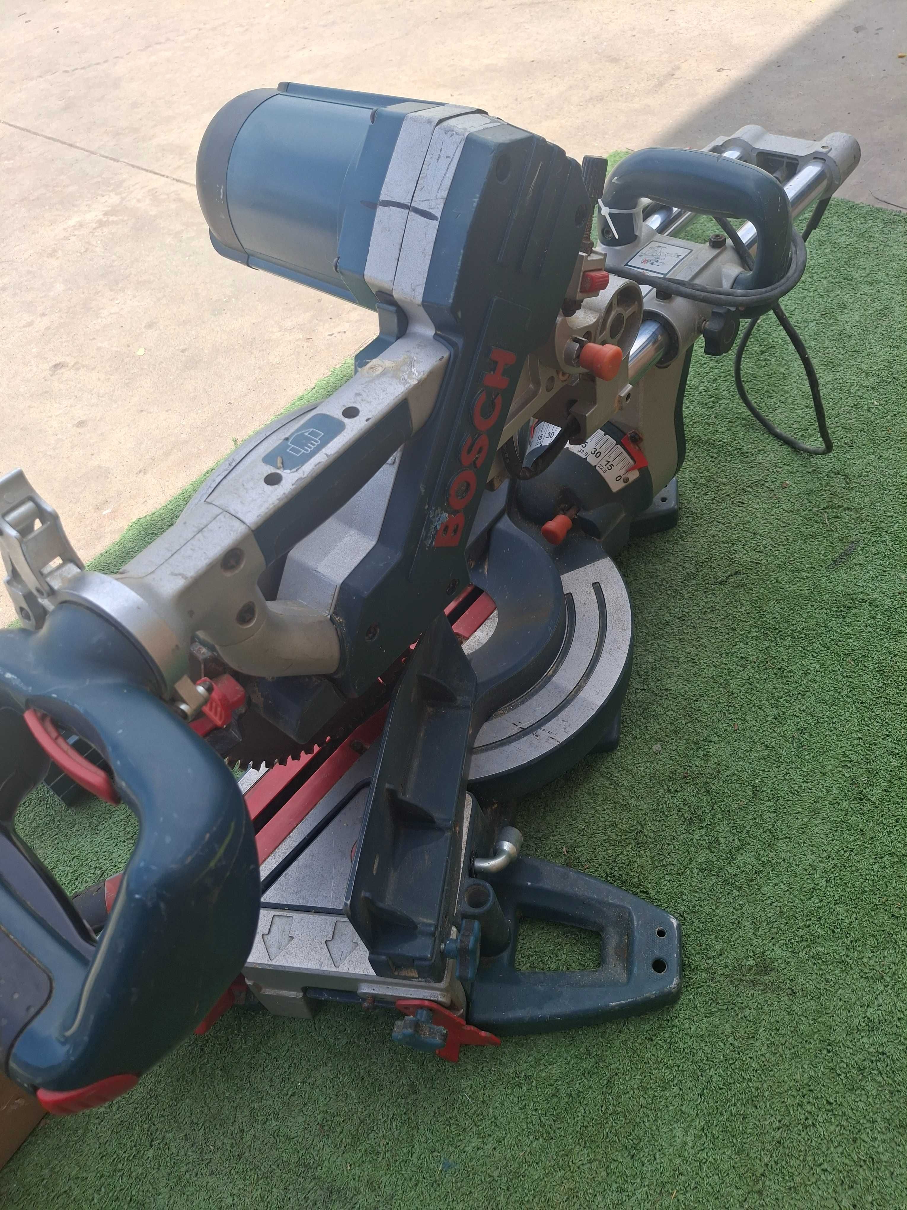 Настолен циркуляр GCM 10 SD от Bosch