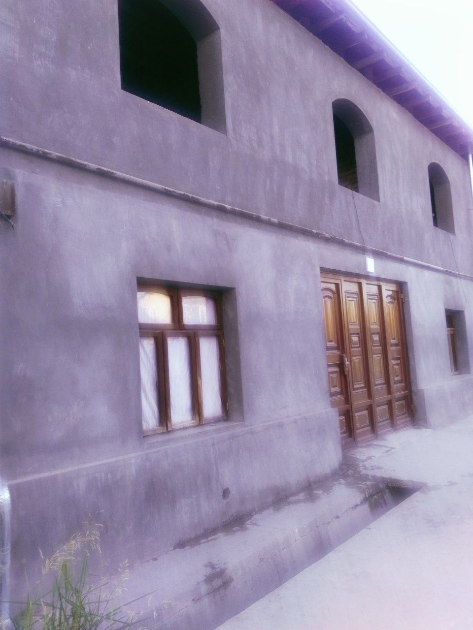 Uy sotladi sergeli