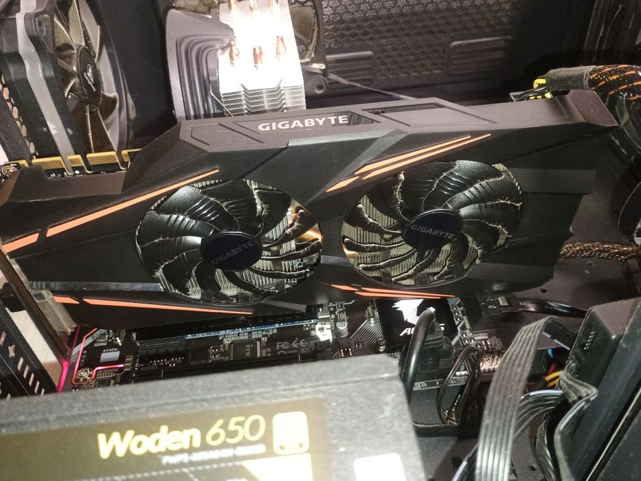 Placa video 1070. 8 g
