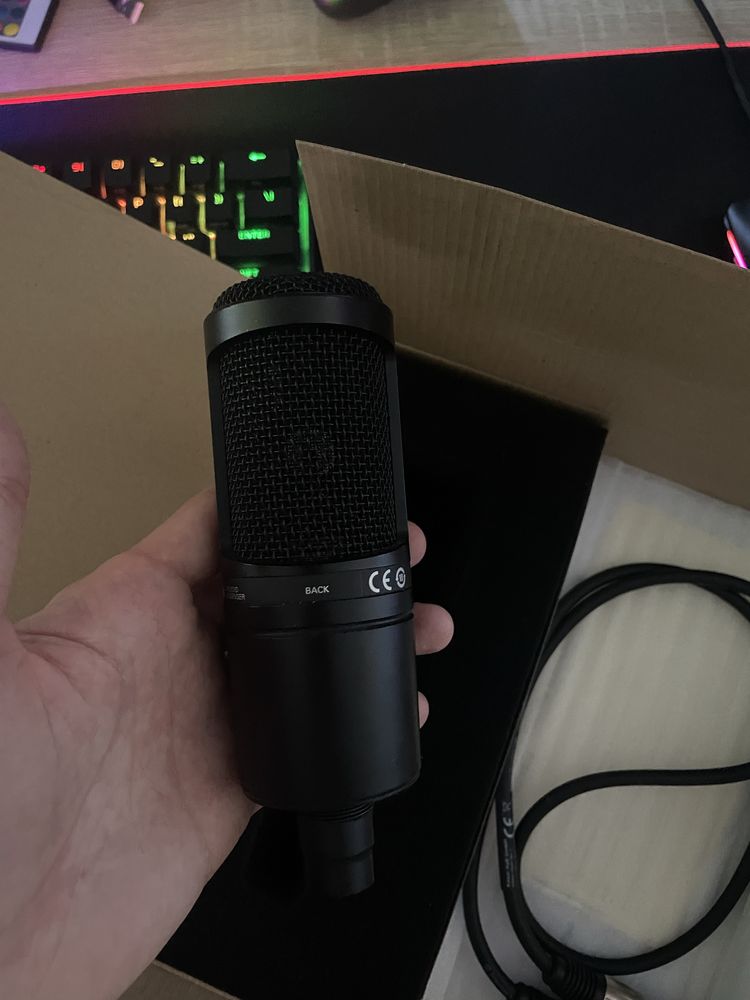 Audio Technica AT 2020 + Placa de sunet Behringer U-Phoria UM2