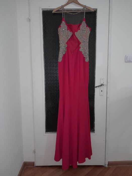 Дълга бална рокля,по тялото.