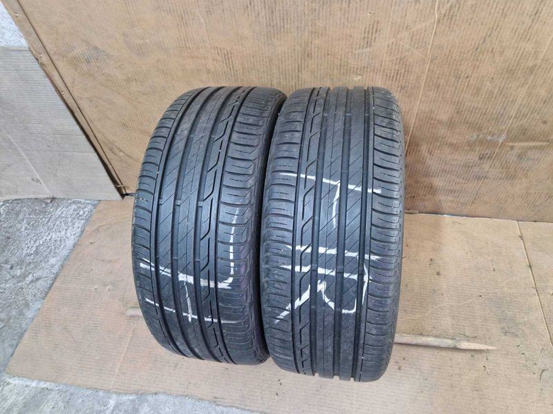 2 Bridgestone R17 225/45
летни гуми
DOT4017