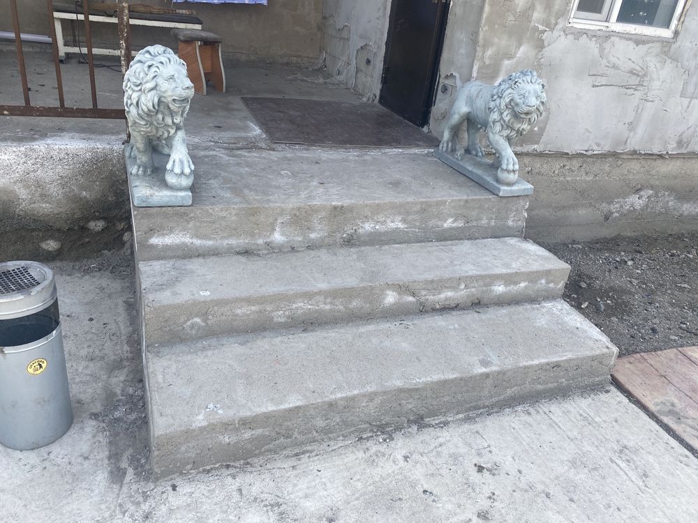 Продам скулптуры льва 2 шт обшии прошу 400 тысяч