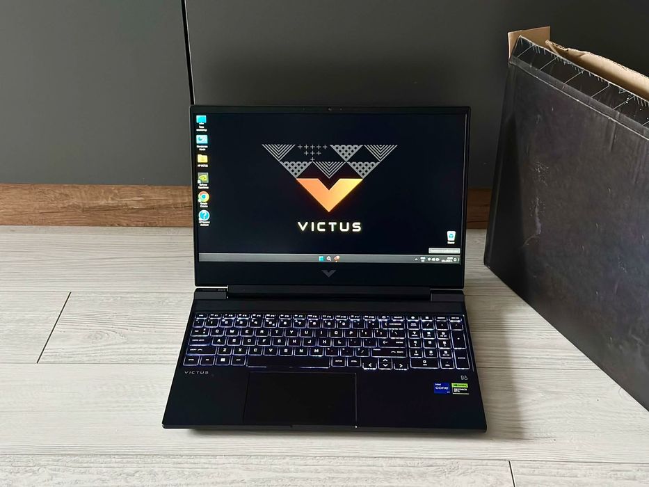 16.1 IPS  / i7 11800H /RTX 3050 /16GB ram /512ssd/ HP Victus