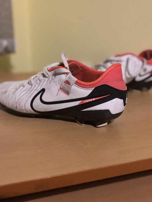 Бутонки Nike и Adidas