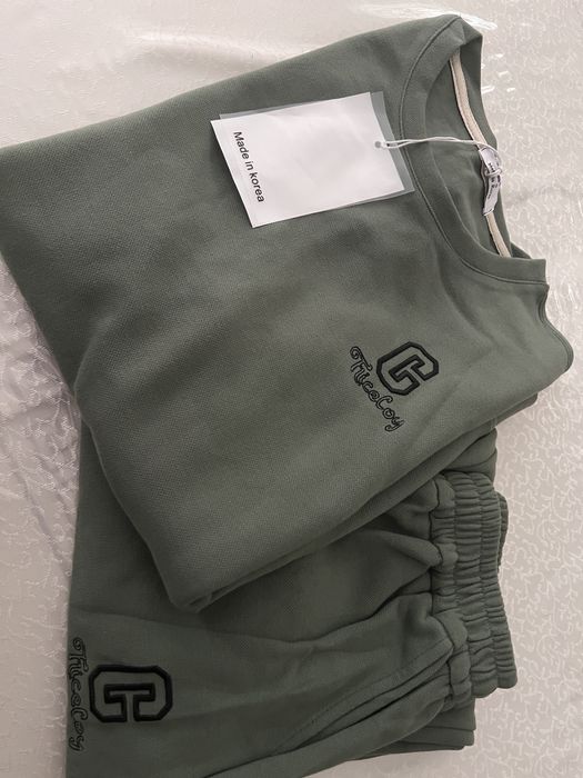 Продам спортивный костюм