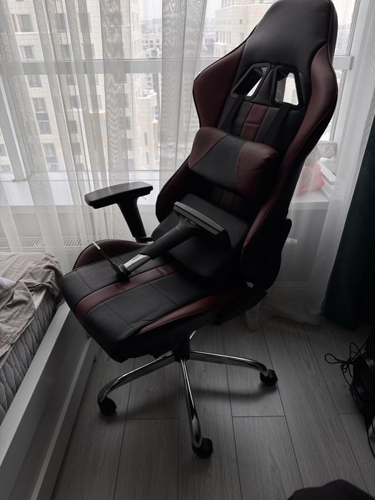 Кожаное , игровое кресло