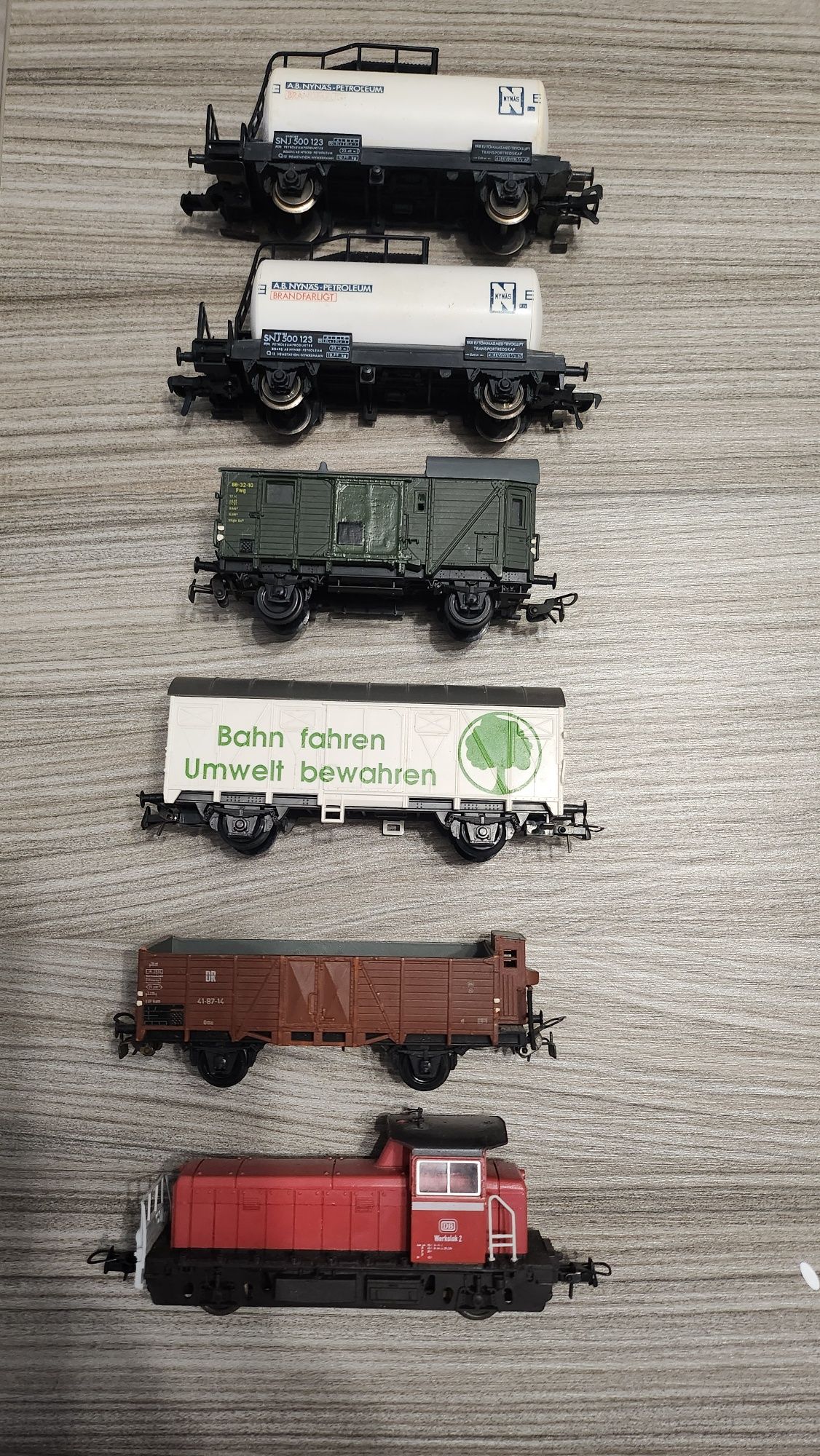 Trenuleț HO 1:87 locomotivă și 5 vagoane