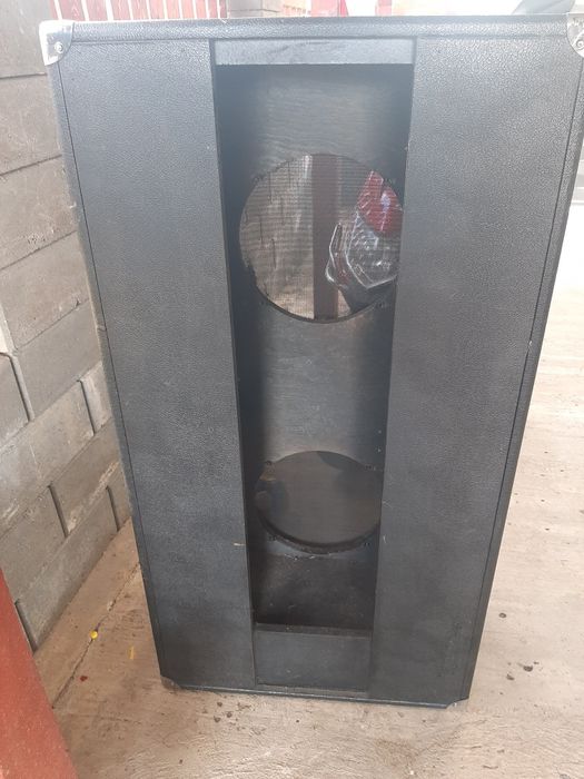 Vând incinta boxa