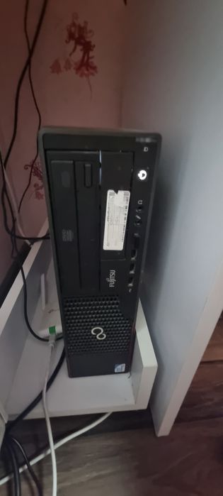 Vând calculator Pentium 4