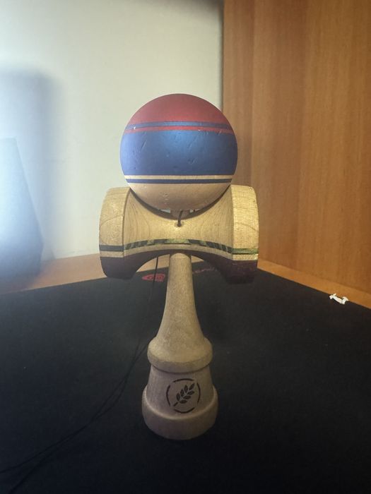 Kendama Su Lab Grip Friction Clear x Cereal Ascent 2 – stare excelentă