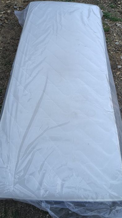 Vând saltea groasa cu memorie 200cm pe 100cm
