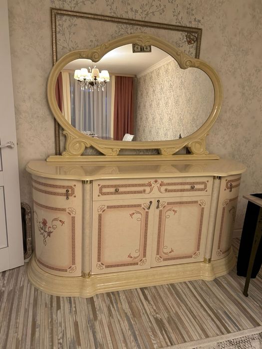 Продам сервант новый