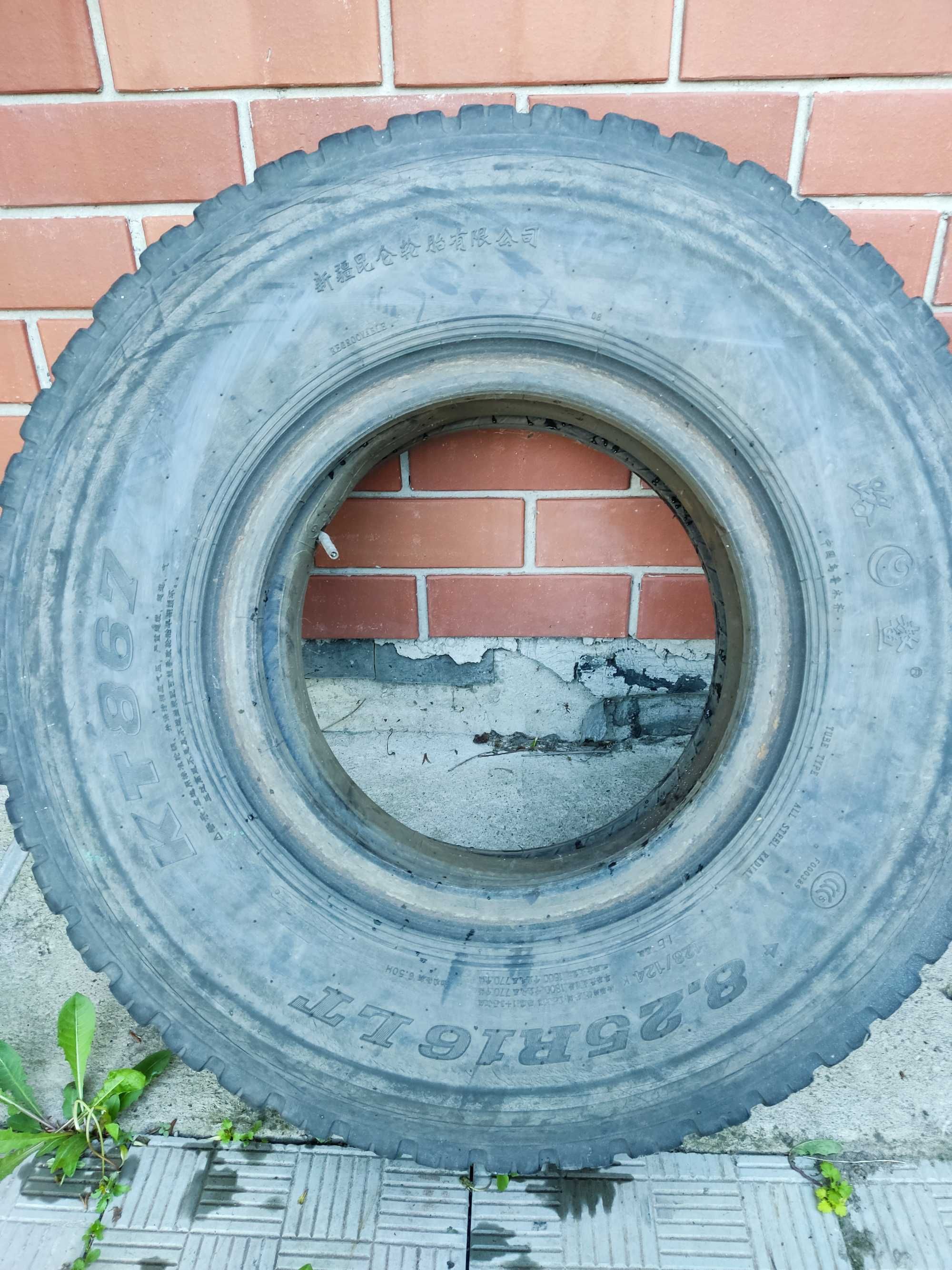 Колеса,шины  8.25 R 16 б/у